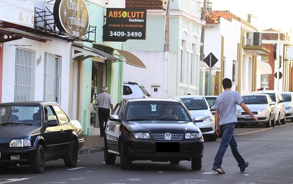 Rua Júlio Cardoso entrou nas mudanças impostas pela Prefeitura. Local passou a ser proibido para estacionar veículos